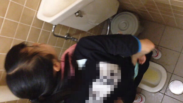 女子トイレ盗撮エロ画像
