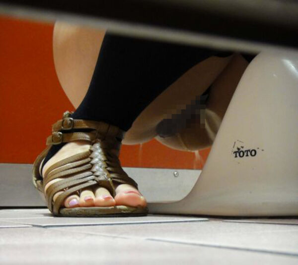 女子トイレ盗撮エロ画像