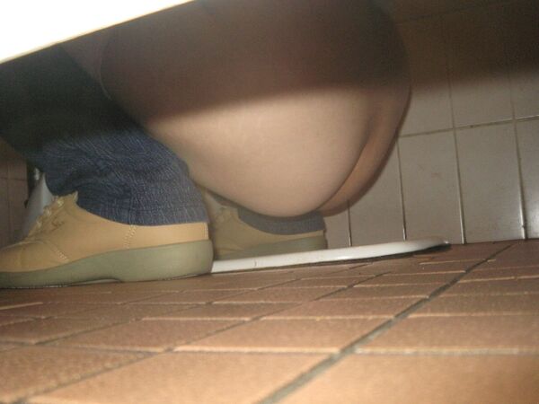 女子トイレ盗撮エロ画像