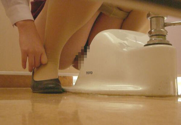 女子トイレ盗撮エロ画像