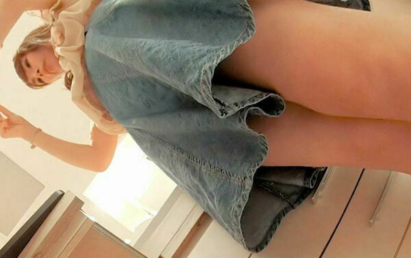 デニムスカートパンチラエロ画像