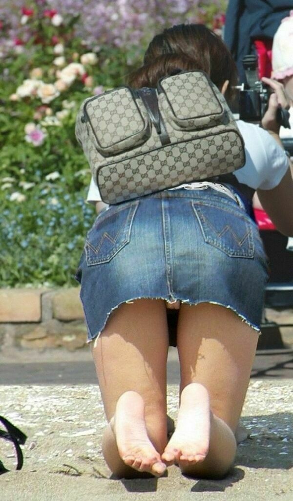 デニムスカートパンチラエロ画像