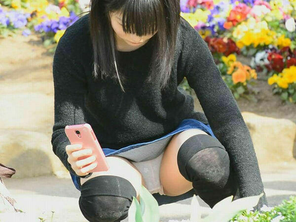 デニムスカートパンチラエロ画像