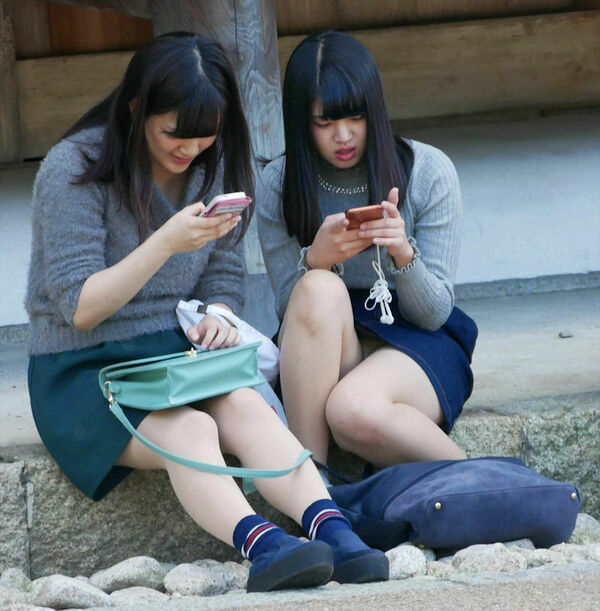 デニムスカートパンチラエロ画像