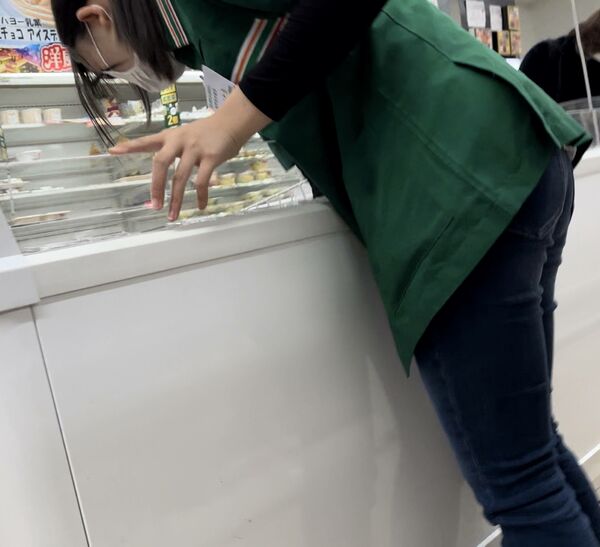 店員盗撮エロ画像