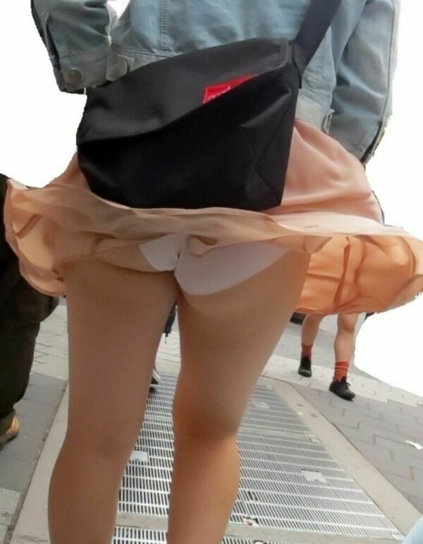 風パンチラエロ画像