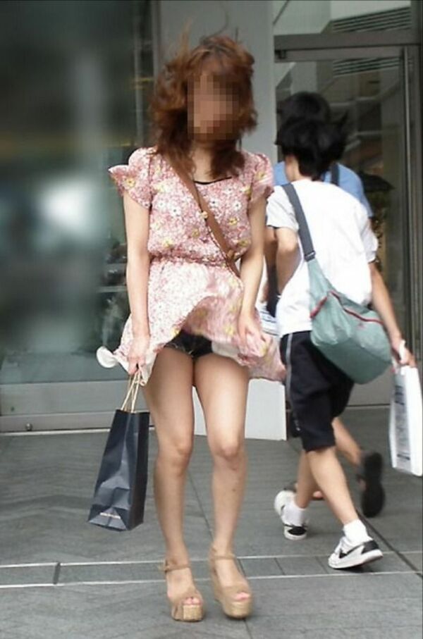 風パンチラエロ画像