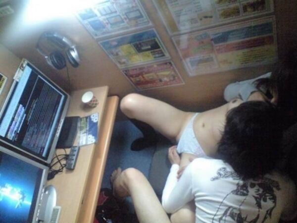 ネカフェ盗撮エロ画像