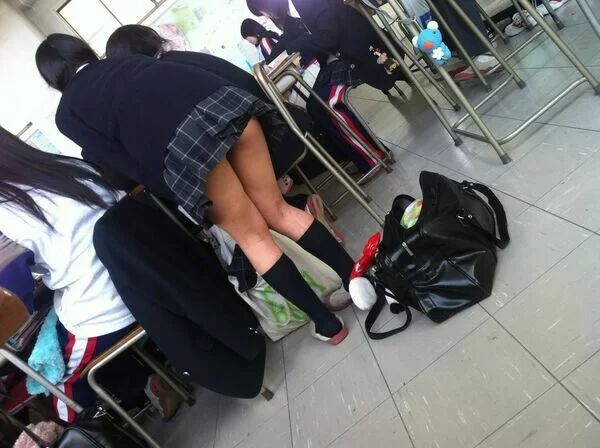 校内盗撮エロ画像