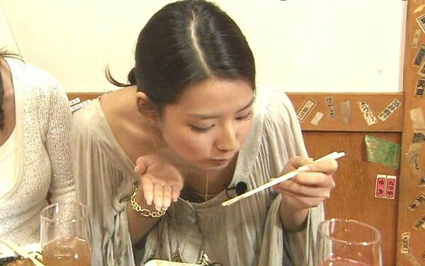 テレビ胸チラエロ画像