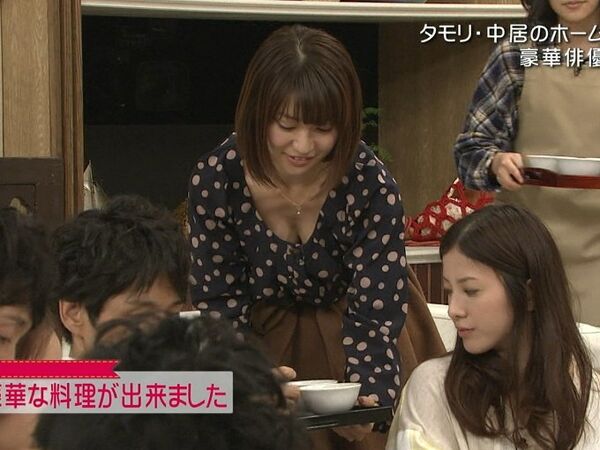テレビ胸チラエロ画像