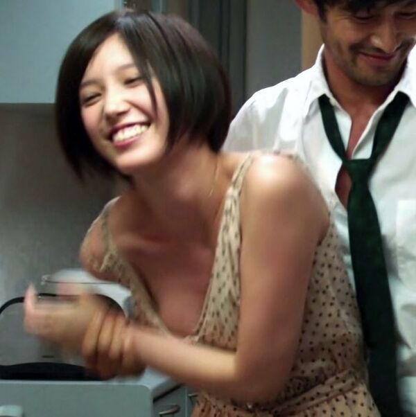テレビ胸チラエロ画像