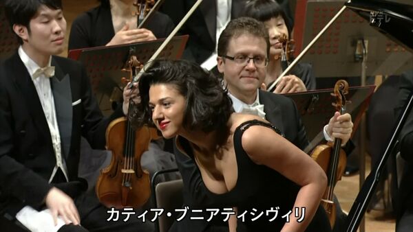 テレビ胸チラエロ画像