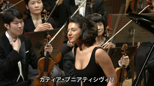 テレビ胸チラエロ画像