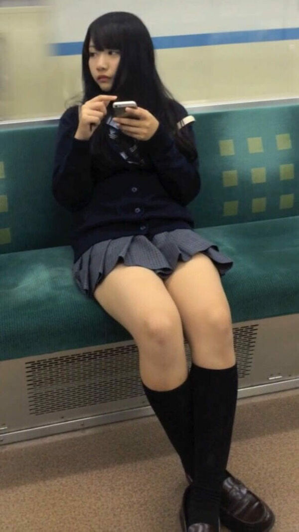 JK太ももエロ画像