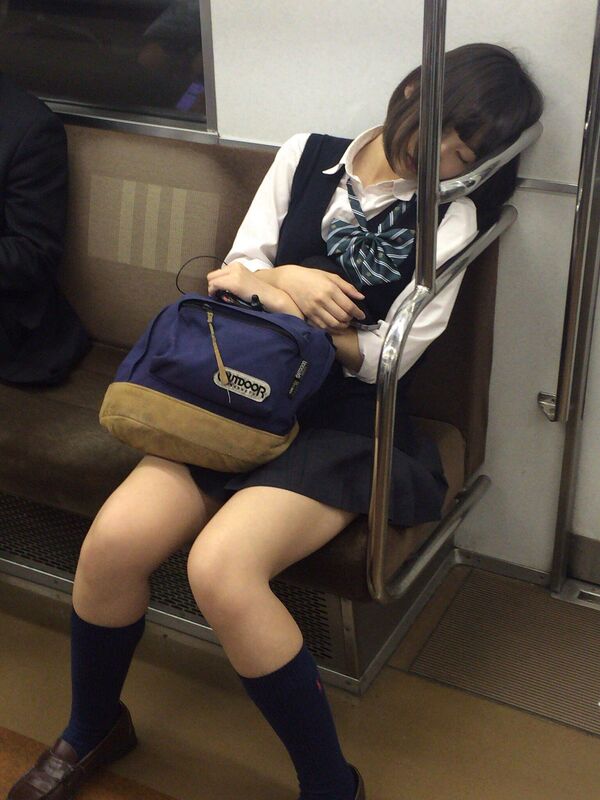 JK太ももエロ画像