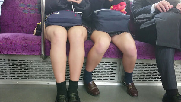 JK太ももエロ画像