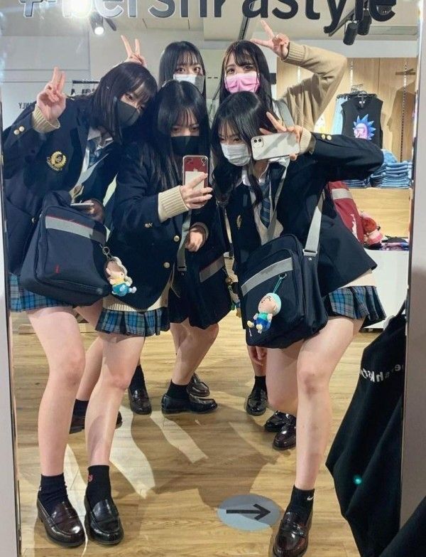 JK太ももエロ画像