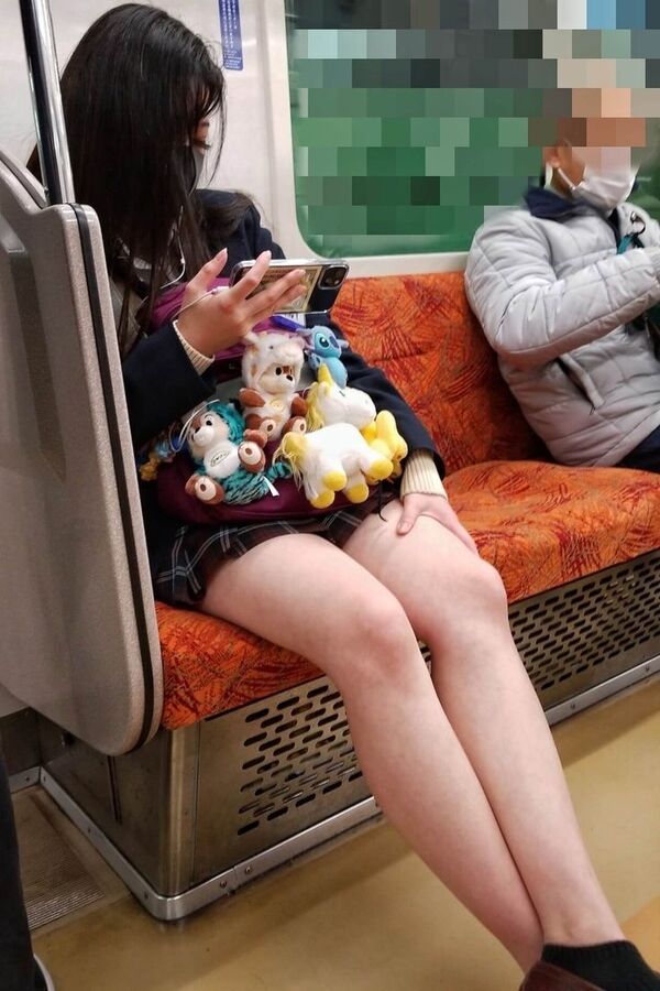 JK太ももエロ画像