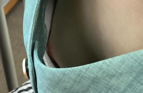 乳首チラエロ画像