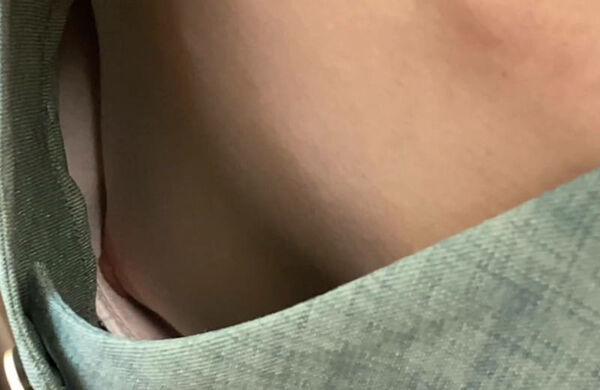 乳首チラエロ画像
