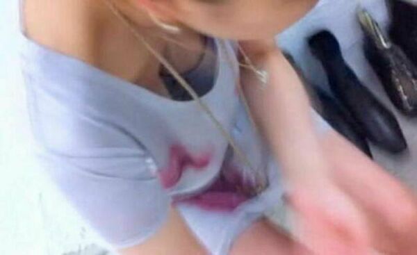 乳首チラエロ画像