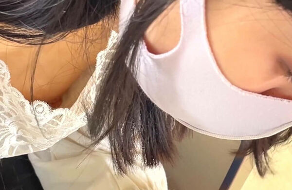 乳首チラエロ画像