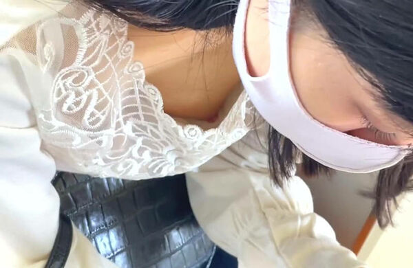 乳首チラエロ画像