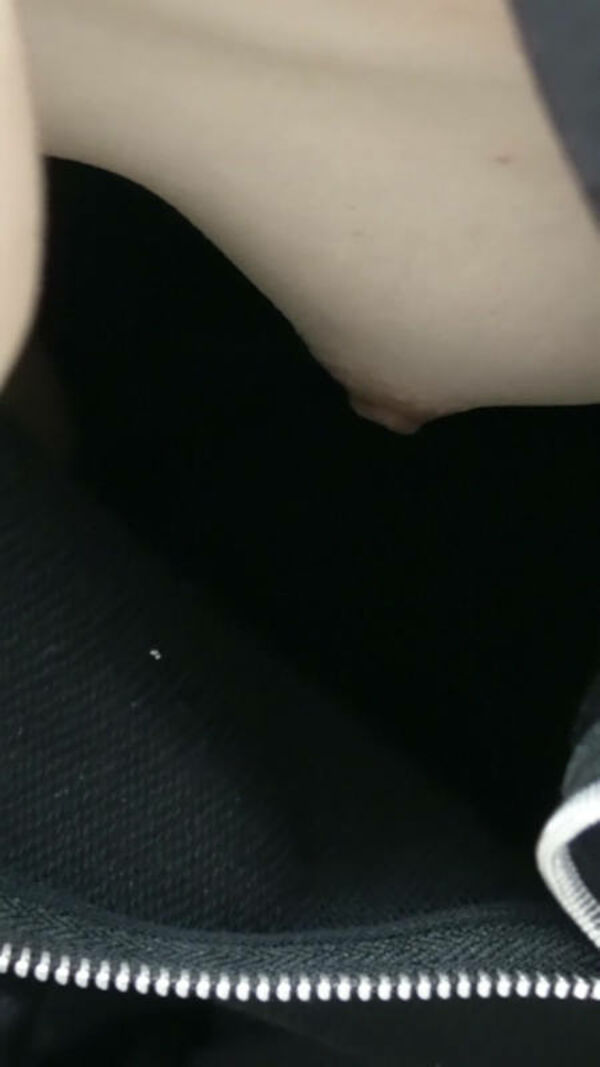 ノーブラエロ画像