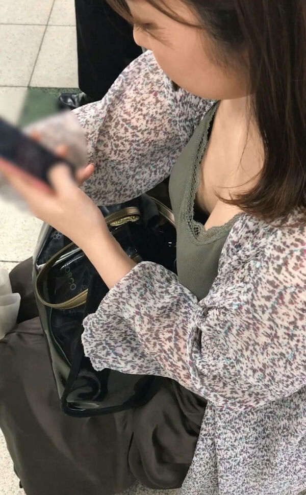 ノーブラエロ画像