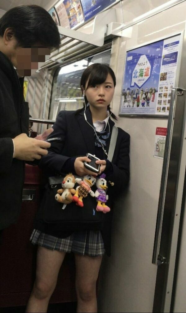 電車 太ももエロ画像