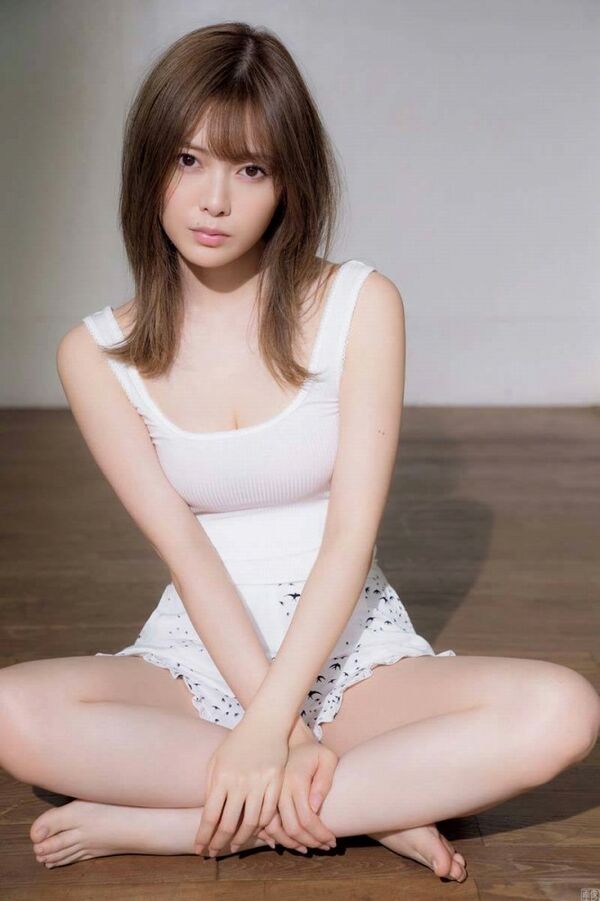 白石麻衣エロ画像