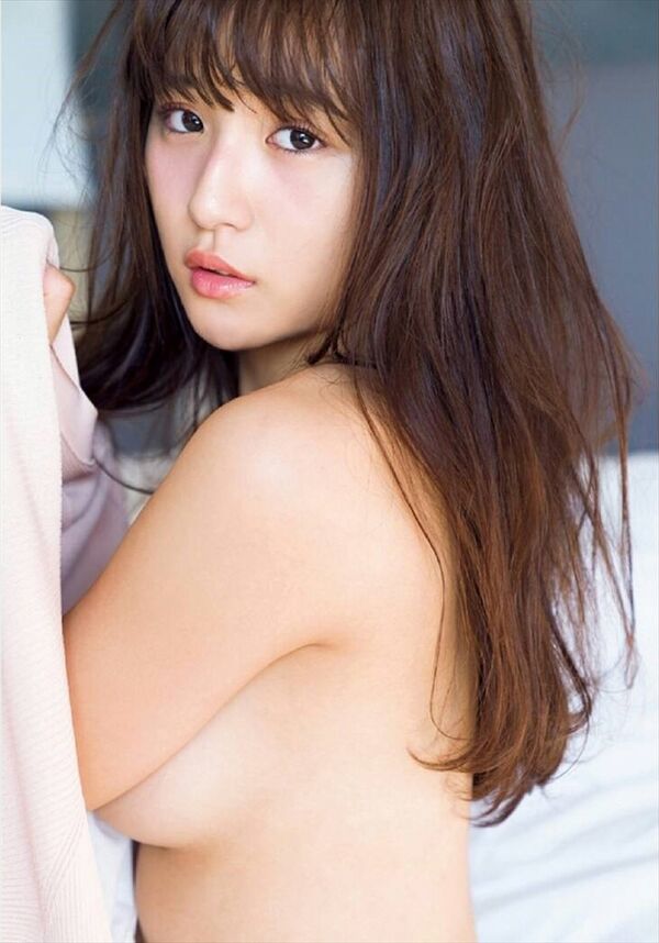 女優のセミヌード画像②