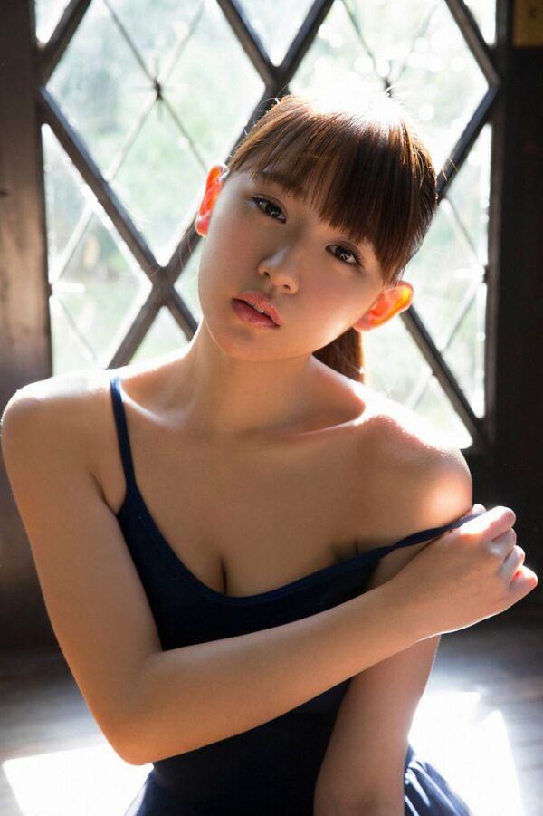 浅川梨奈エロ画像