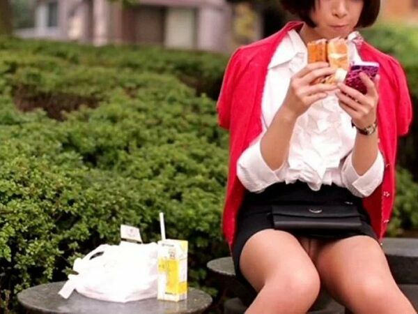 街撮りパンチラエロ画像