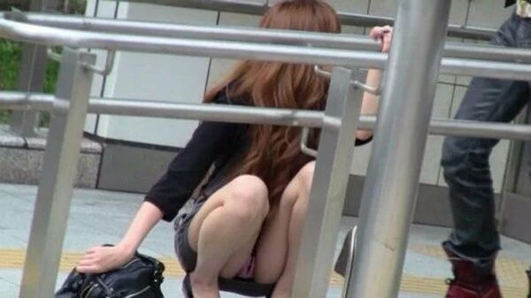 街撮りパンチラエロ画像