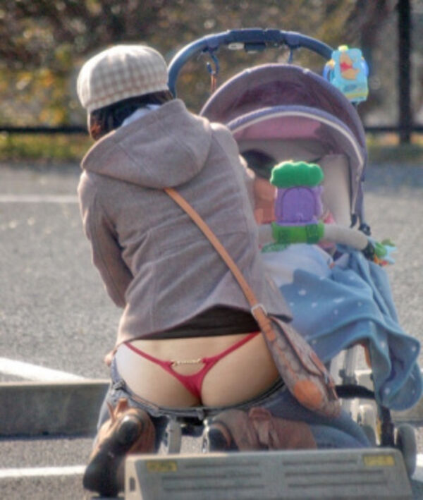 街撮りパンチラエロ画像