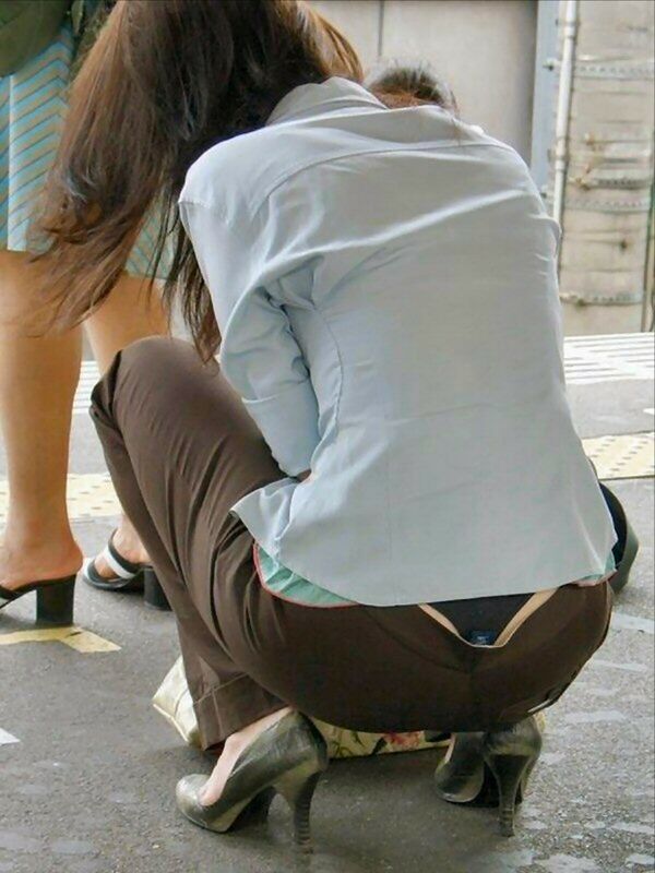 街撮りパンチラエロ画像