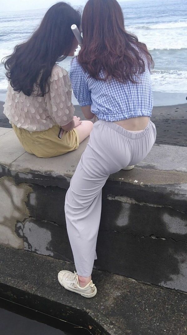 街撮りパンチラエロ画像