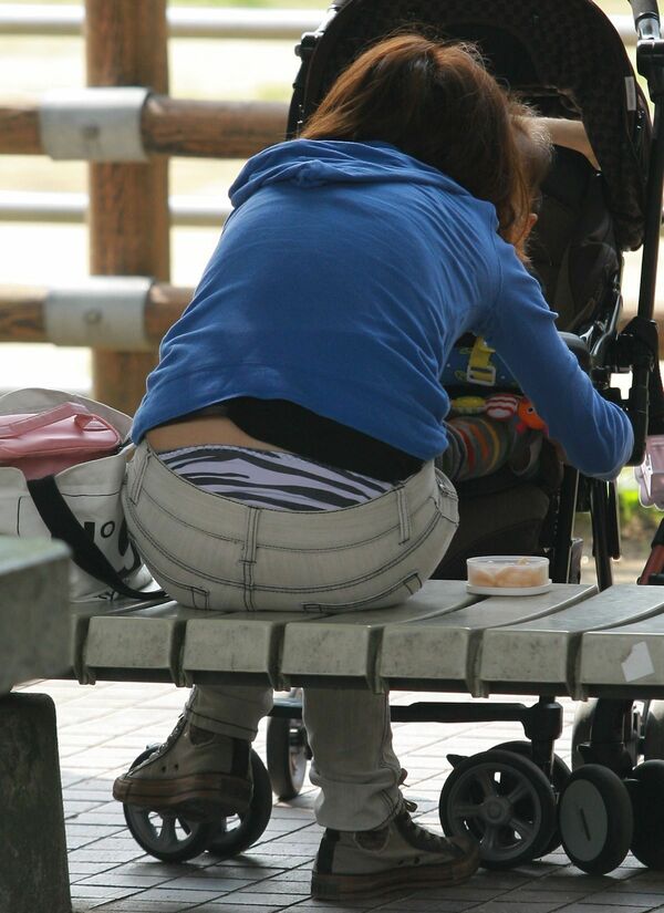 街撮りパンチラエロ画像