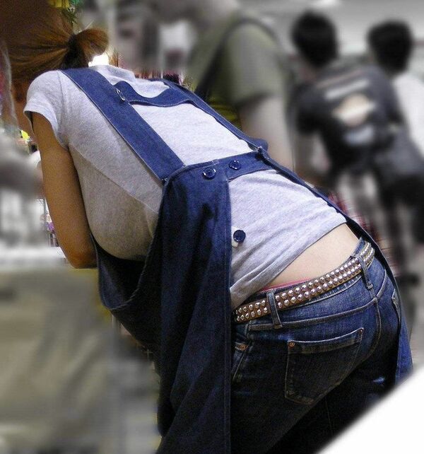 街撮りパンチラエロ画像