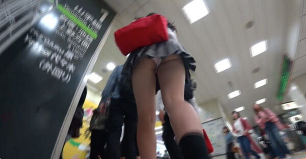 街撮りパンチラエロ画像