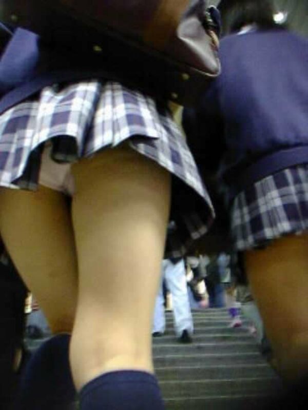 街撮りパンチラエロ画像