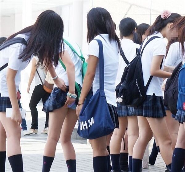 街撮りパンチラエロ画像