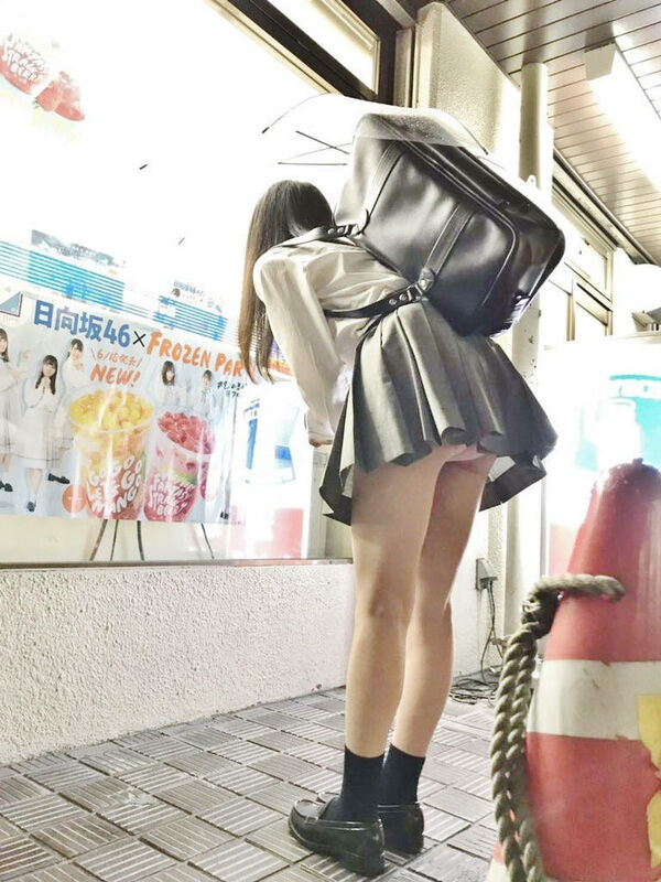 街撮りパンチラエロ画像