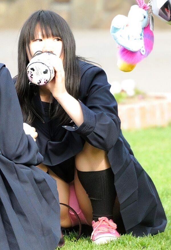 街撮りパンチラエロ画像