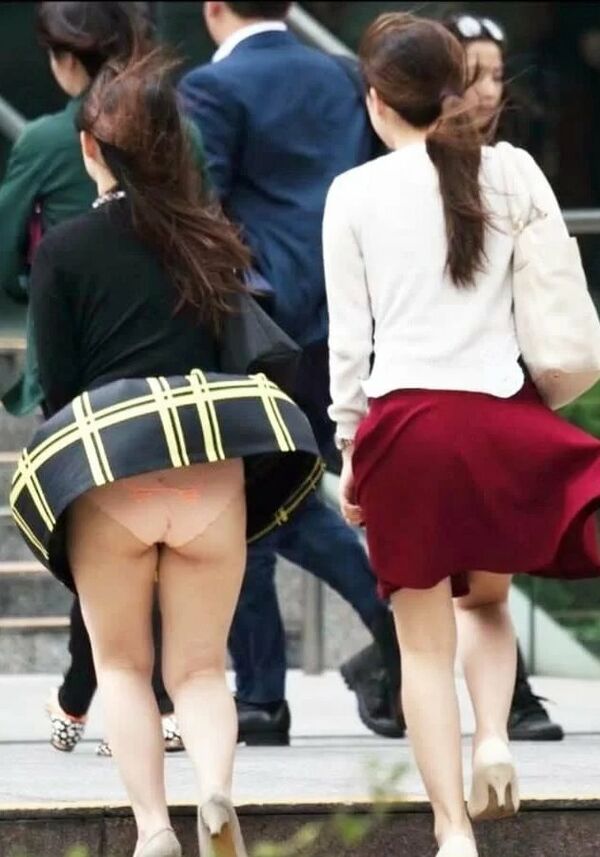 街撮りパンチラエロ画像
