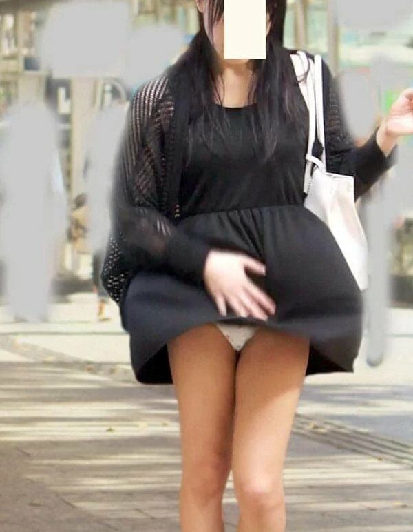 街撮りパンチラエロ画像