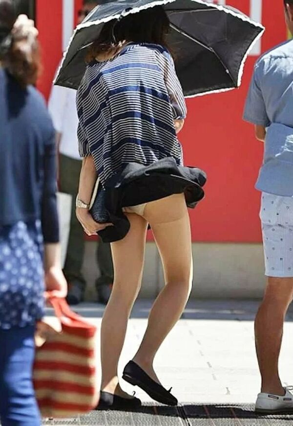街撮りパンチラエロ画像