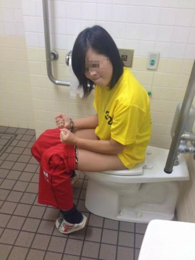 修学旅行悪ふざけエロ画像63枚！JKがお風呂場や脱衣所で悪ふざけした結果ｗｗのサムネイル画像